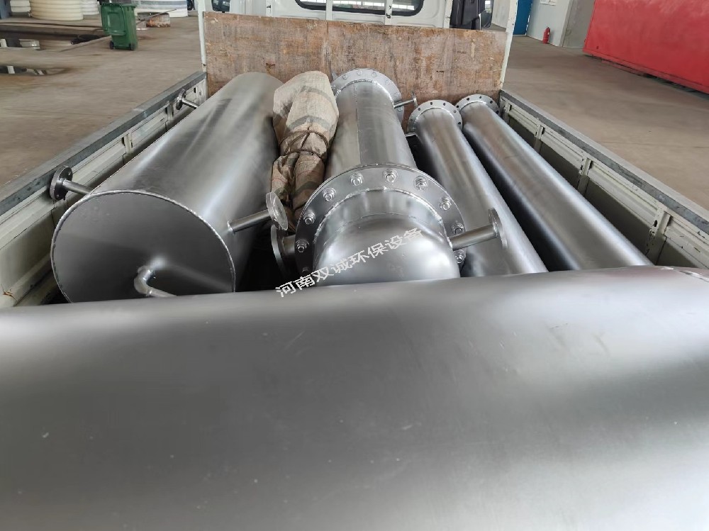 新鄉(xiāng)市某公司廢水回收塔，廢水冷凝器，油水分離器發(fā)貨